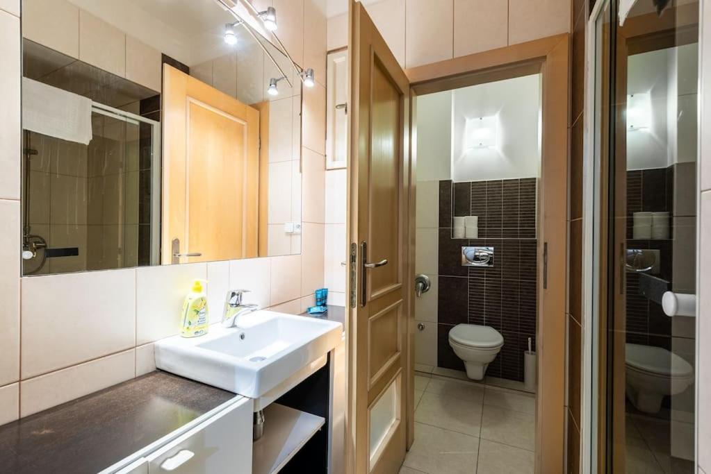 Lighthouse Apartment Прага Екстериор снимка