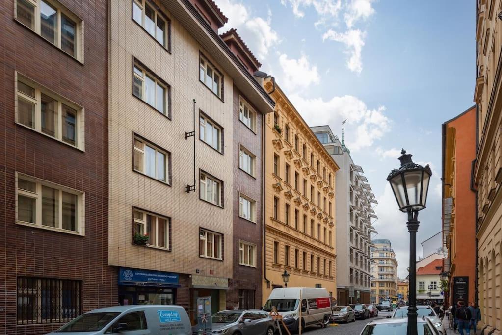 Lighthouse Apartment Прага Екстериор снимка