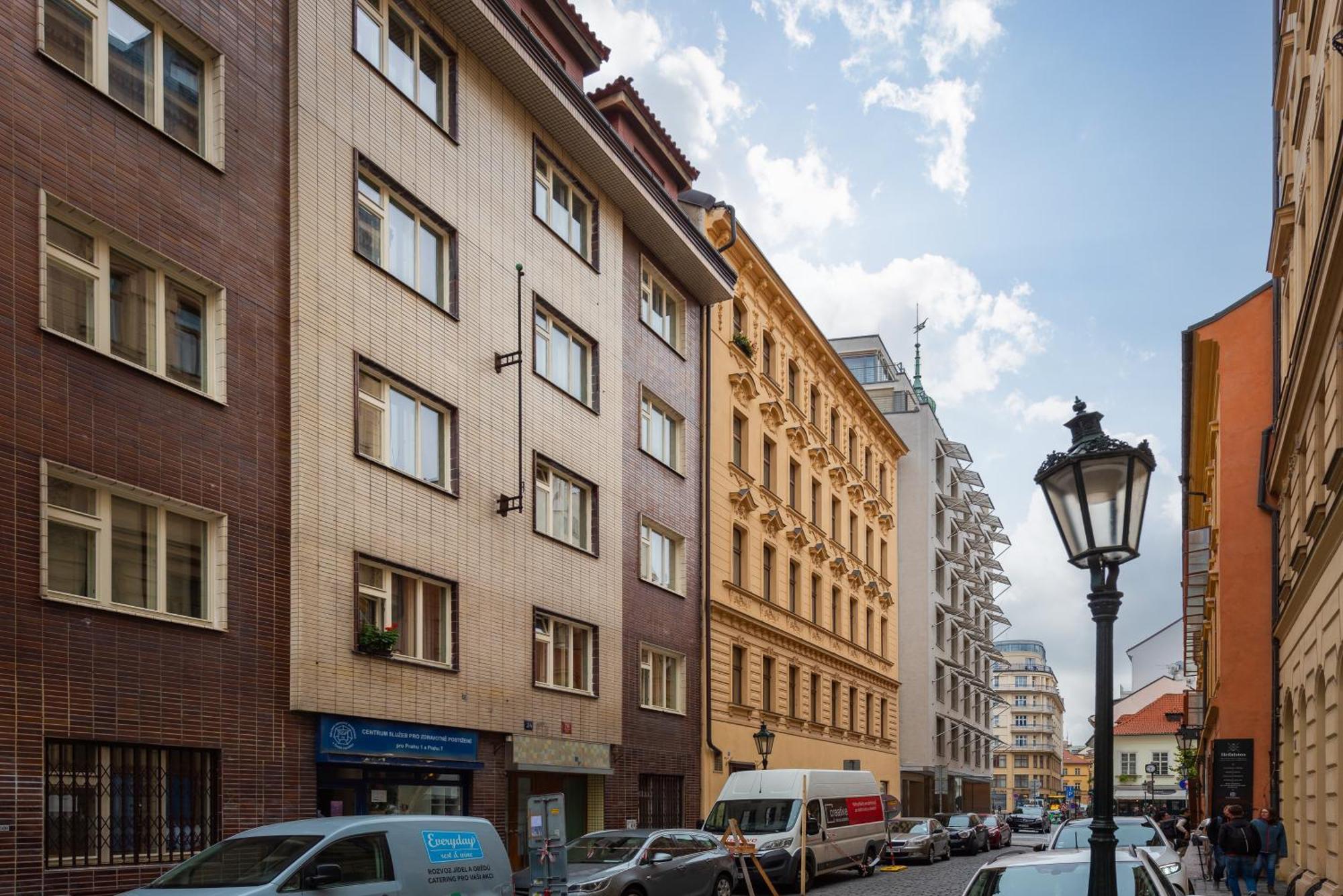 Lighthouse Apartment Прага Екстериор снимка